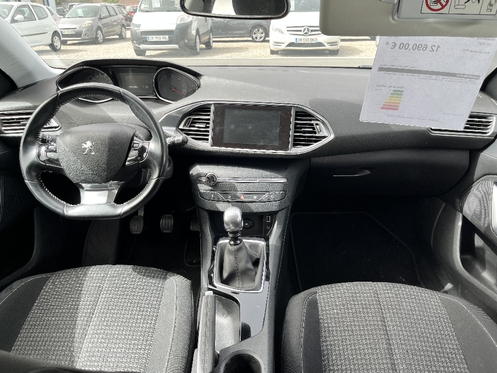 PEUGEOT 308 SW - vue 1
