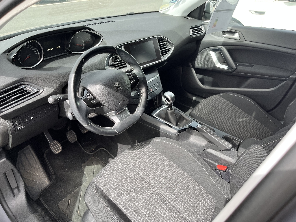PEUGEOT 308 SW - vue 1