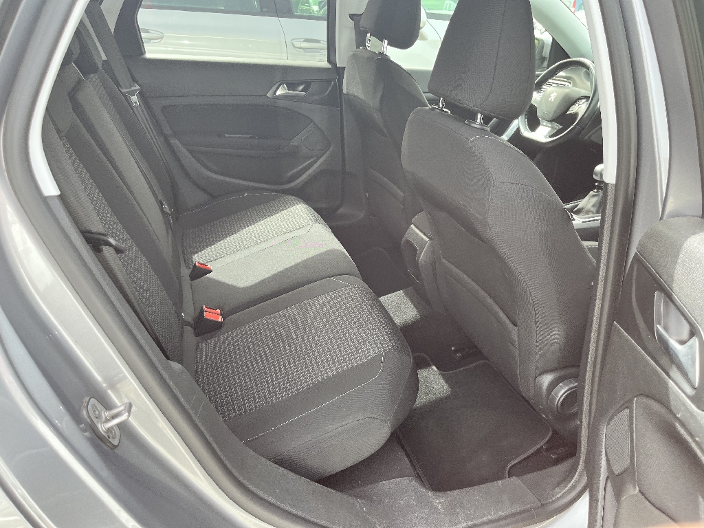 PEUGEOT 308 SW - vue 1