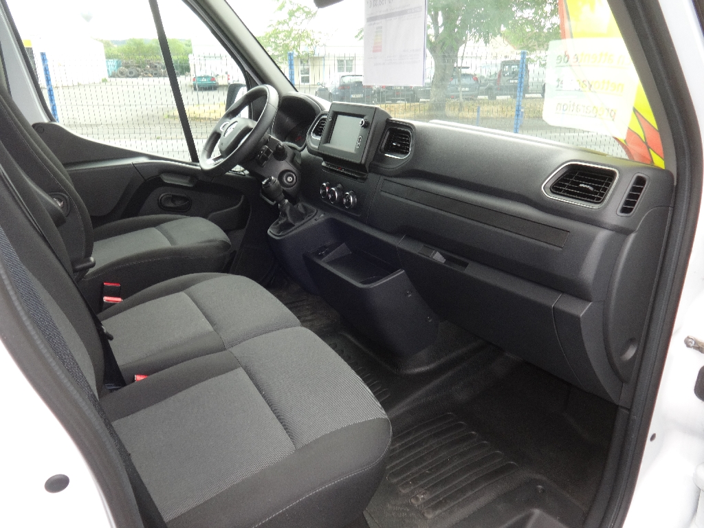 RENAULT MASTER FOURGON - vue 1