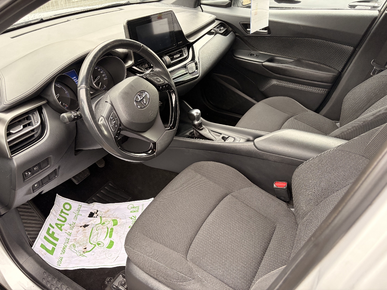 TOYOTA C-HR HYBRIDE - vue 1