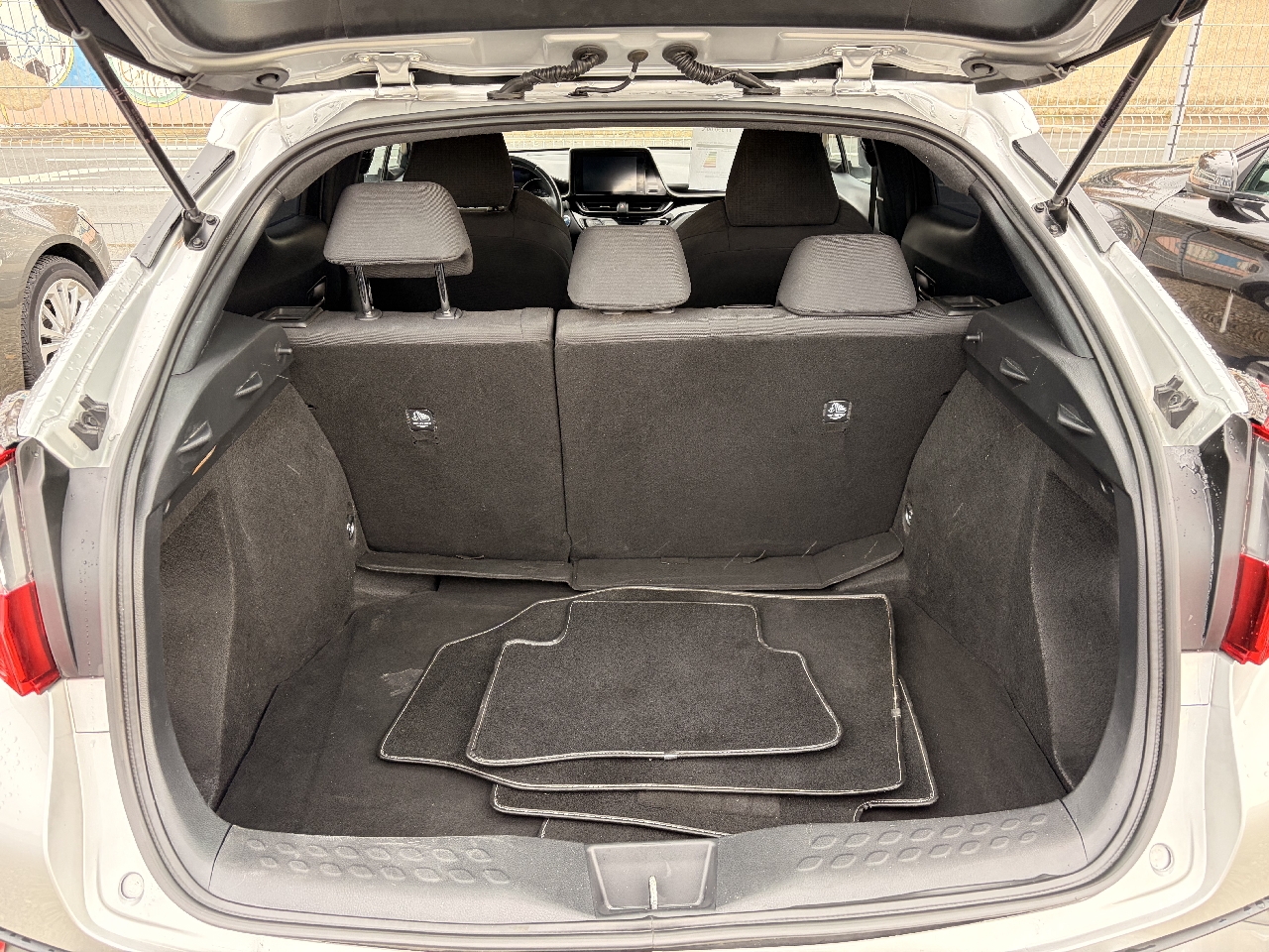 TOYOTA C-HR HYBRIDE - vue 1