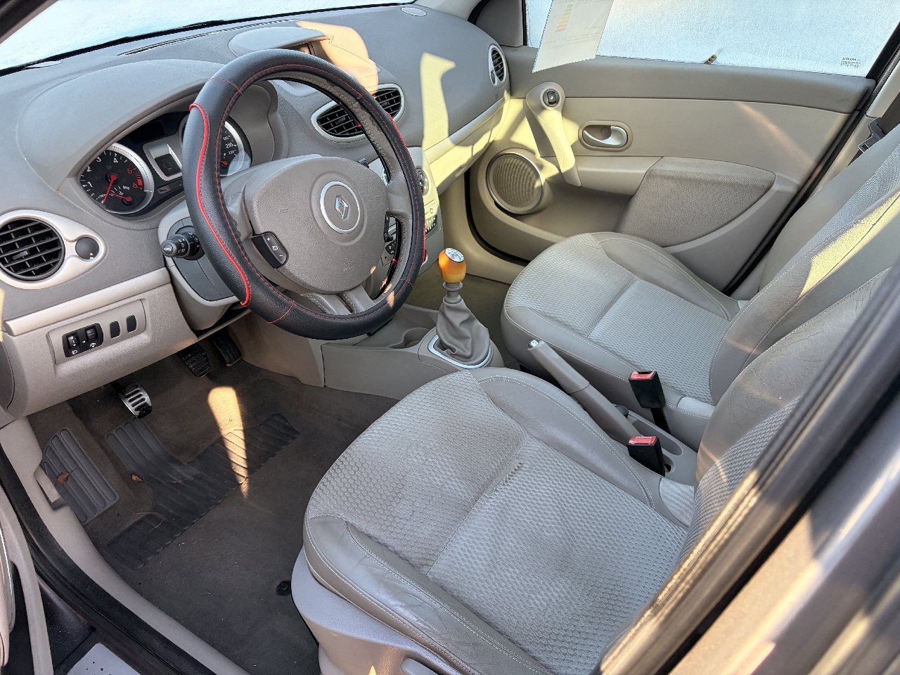 RENAULT CLIO III - vue 1