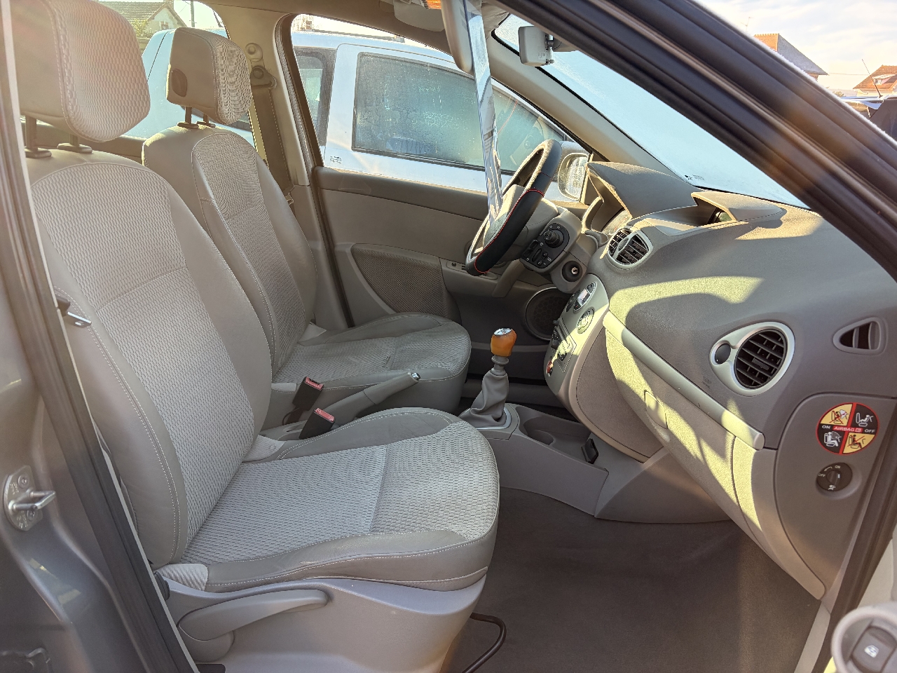 RENAULT CLIO III - vue 1