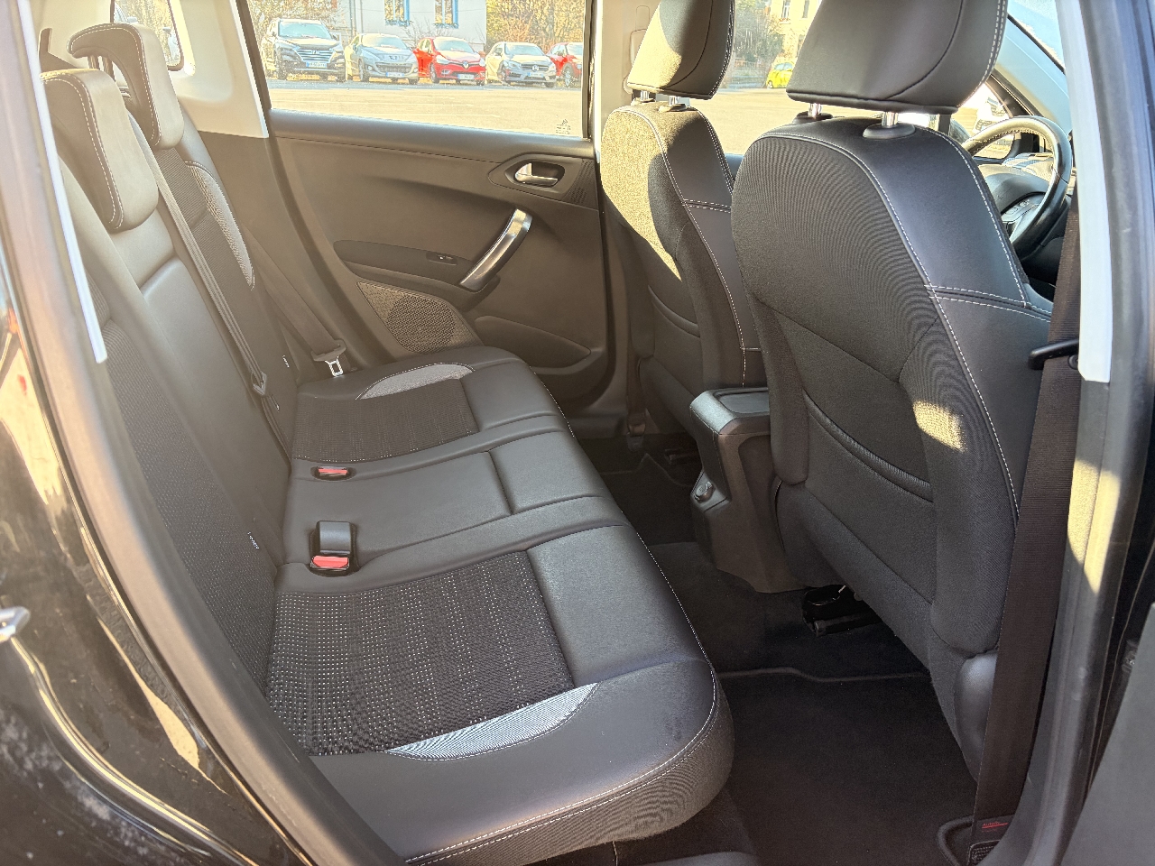 PEUGEOT 2008 - vue 1