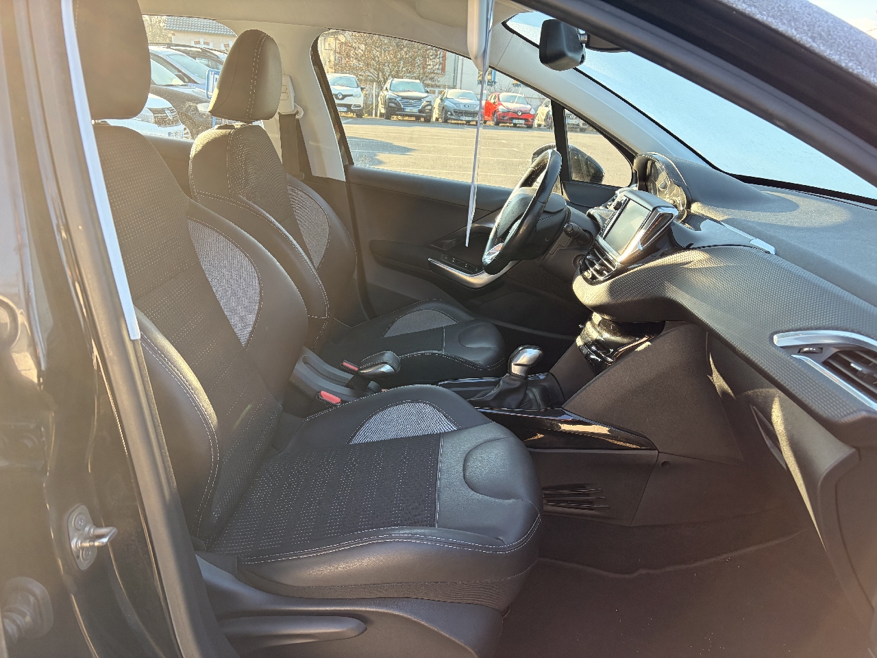 PEUGEOT 2008 - vue 1