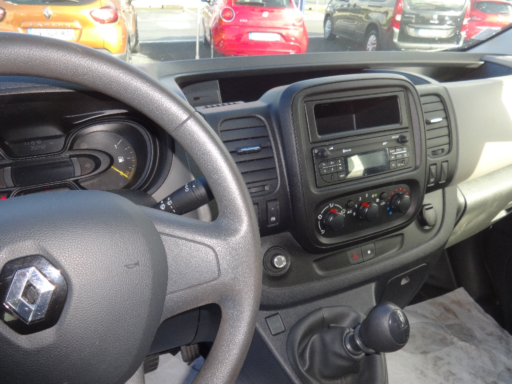 RENAULT TRAFIC PASSENGER - vue 1