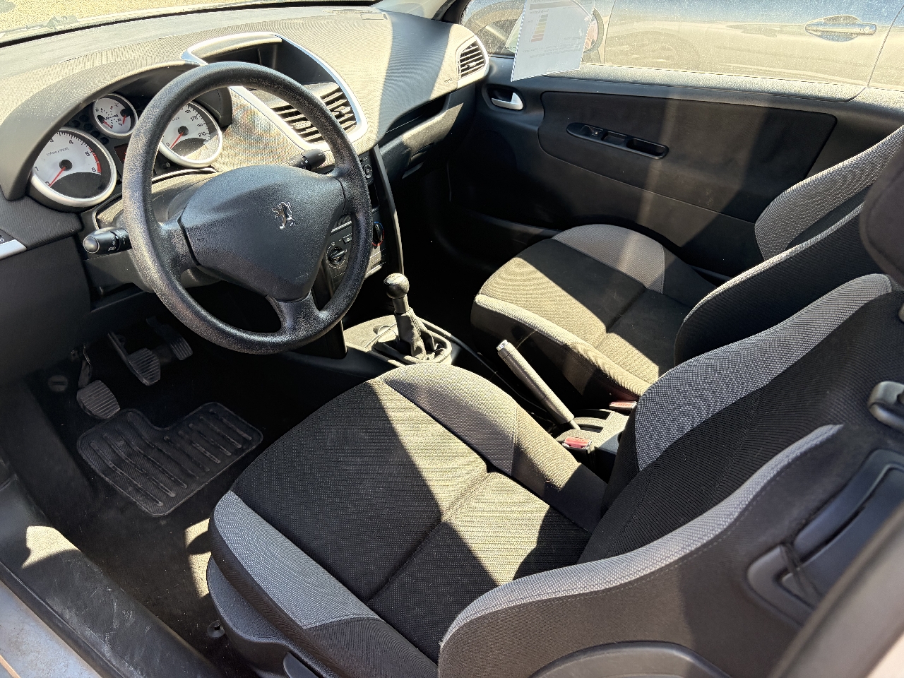 PEUGEOT 207 - vue 1