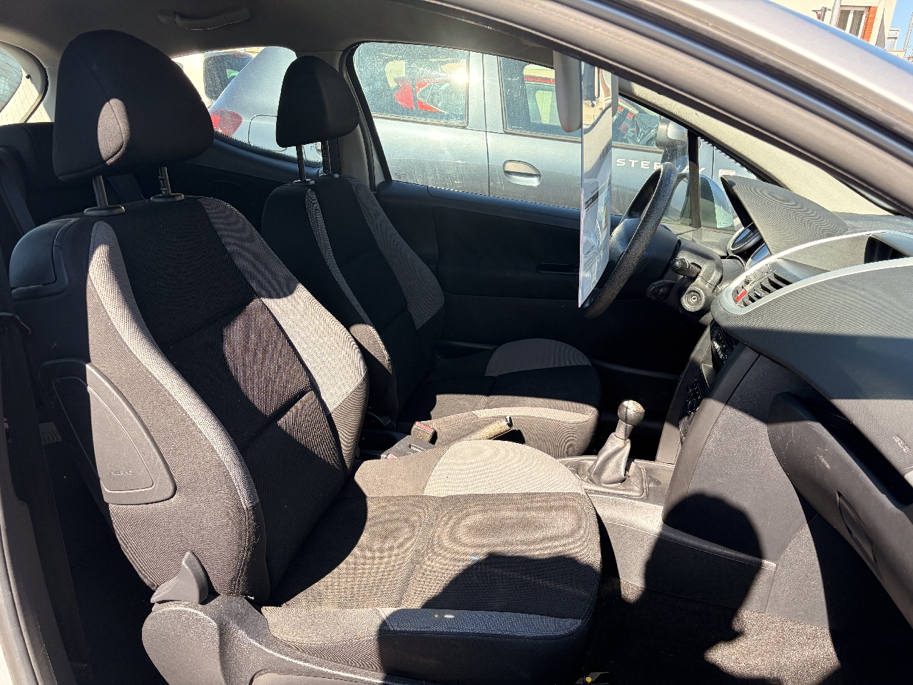 PEUGEOT 207 - vue 1