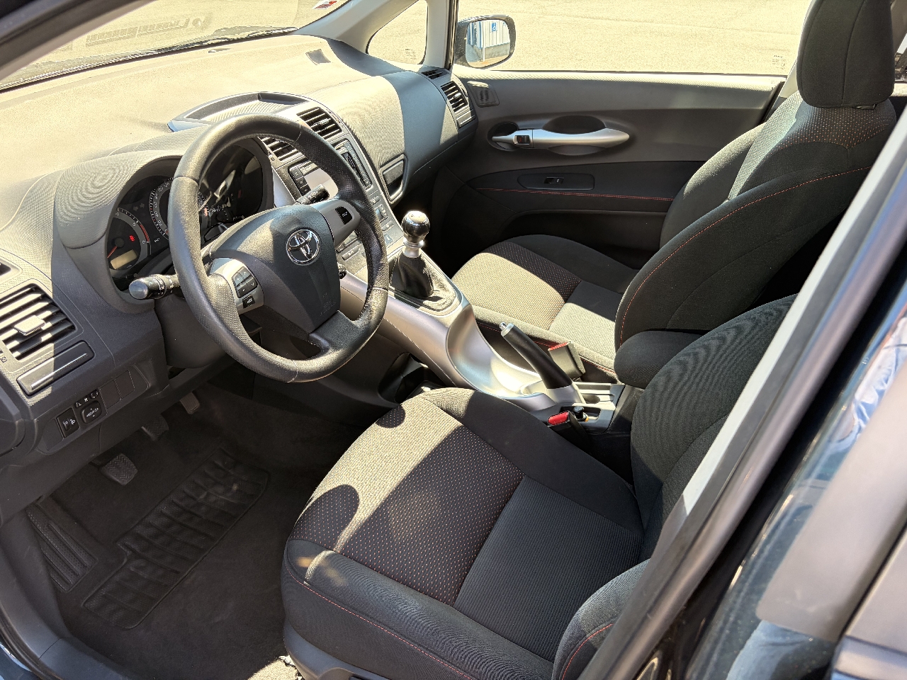 TOYOTA AURIS - vue 1