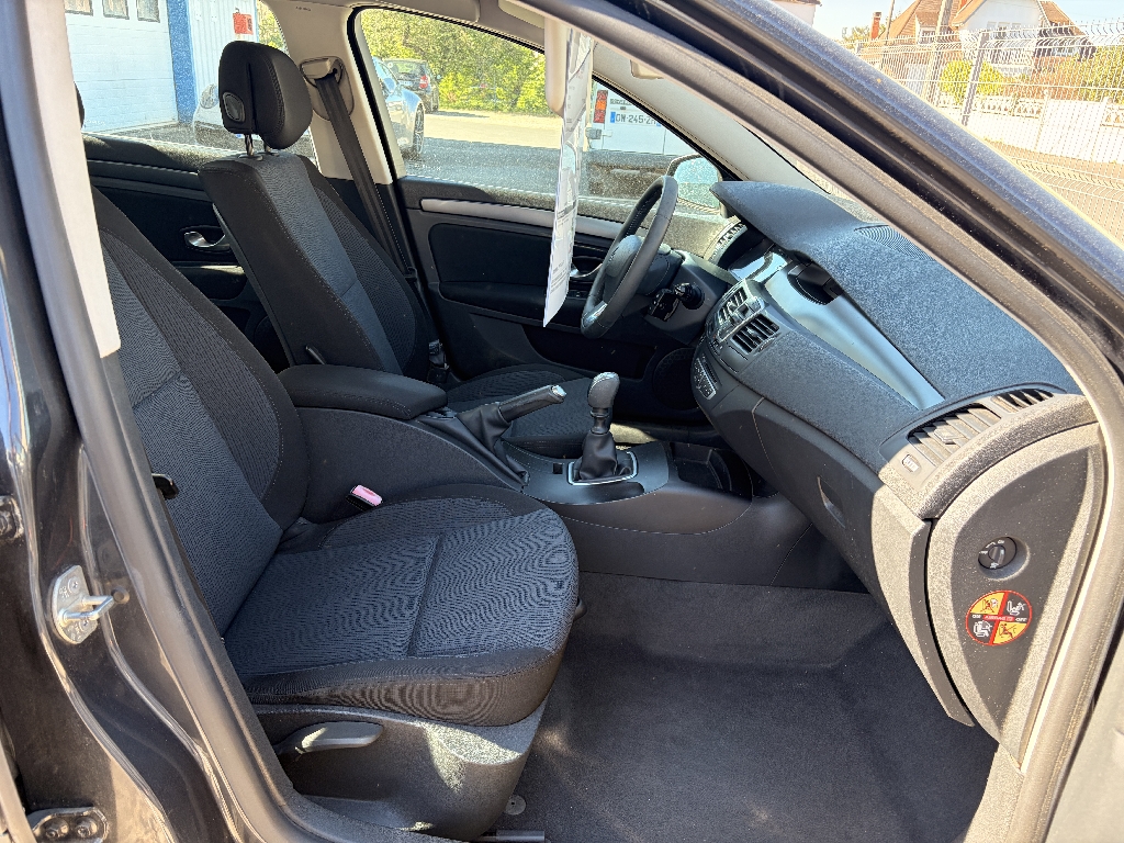 RENAULT LAGUNA III - vue 1