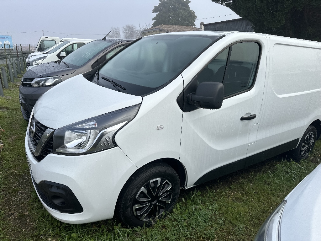 NISSAN NV300