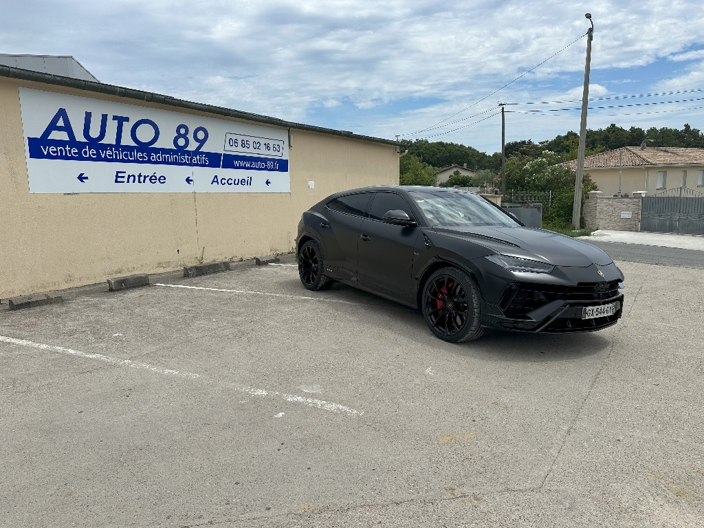 LAMBORGHINI URUS