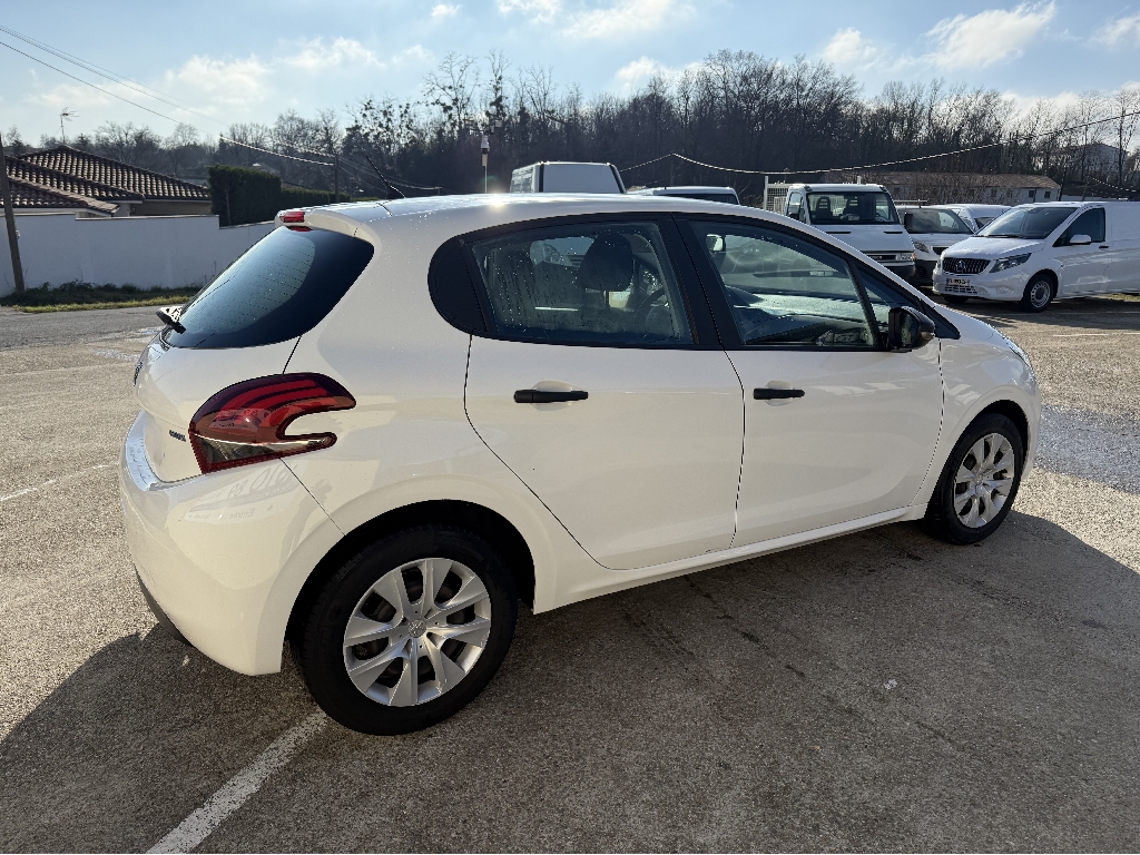 PEUGEOT 208 - vue 1