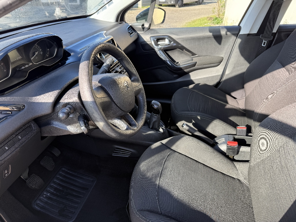 PEUGEOT 208 - vue 1