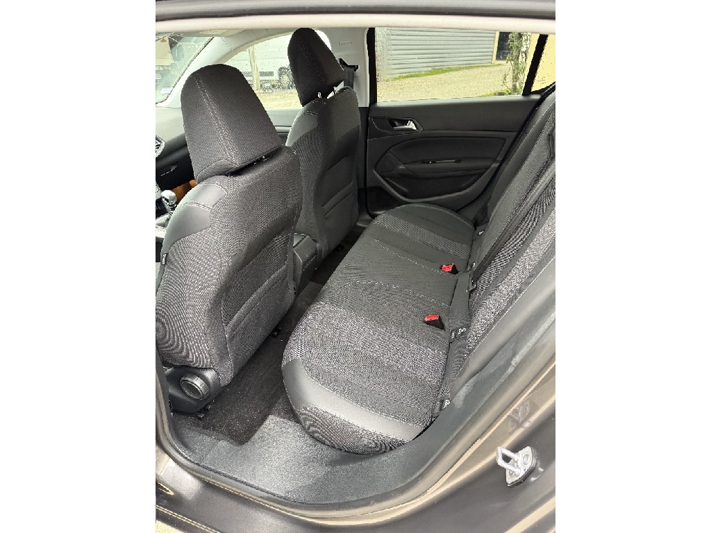 PEUGEOT 208 - vue 1