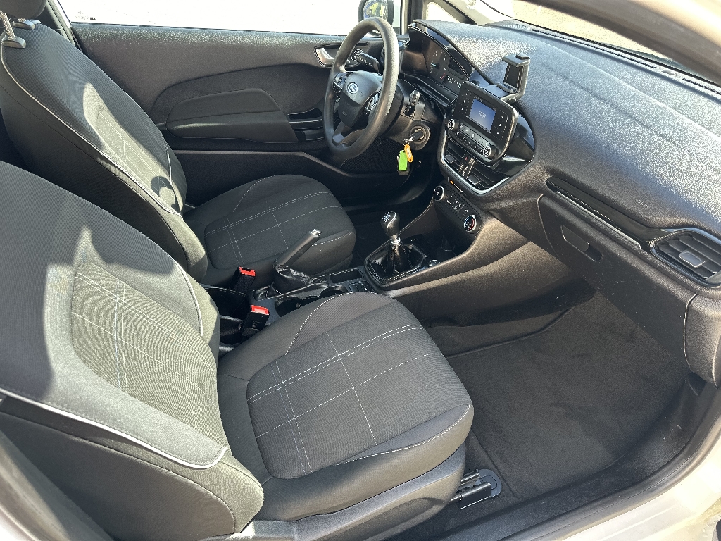 FORD FIESTA - vue 1