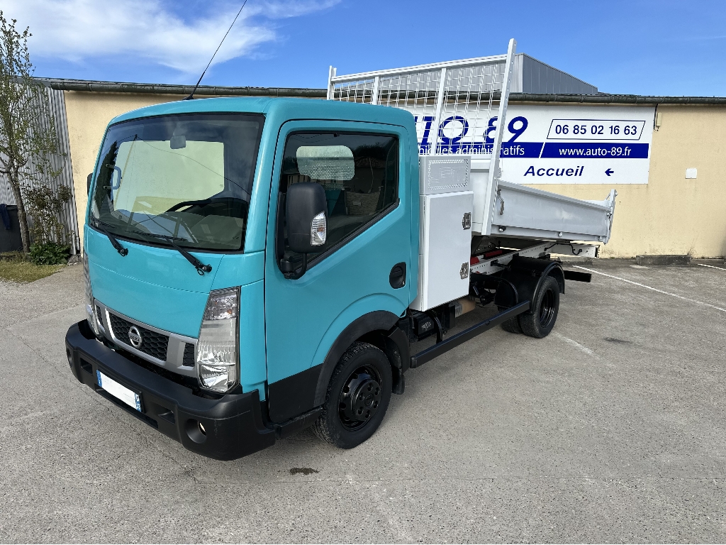 NISSAN NT400