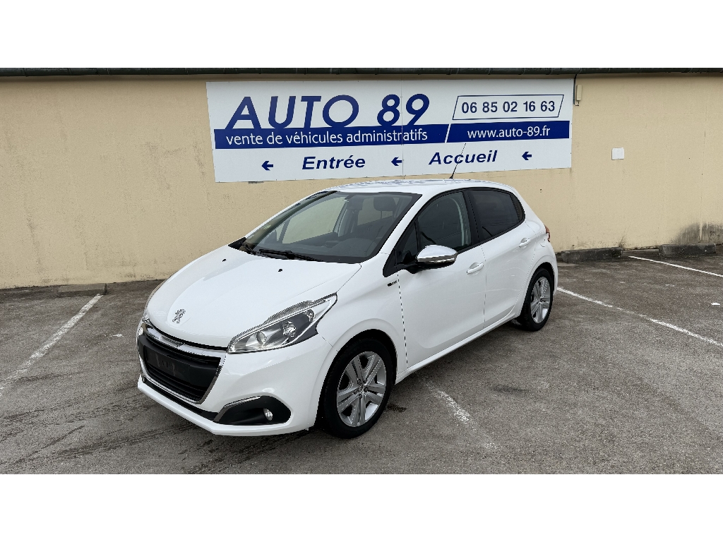 PEUGEOT 208