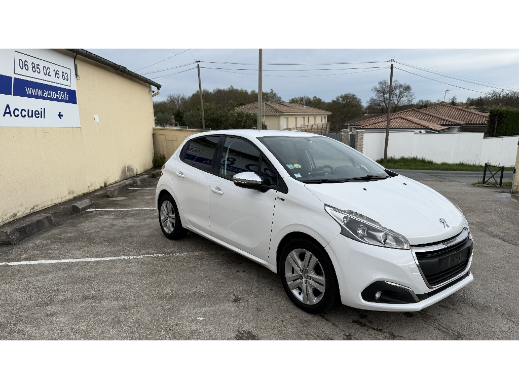 PEUGEOT 208 - vue 1