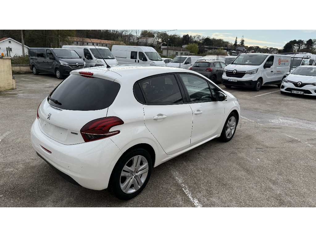 PEUGEOT 208 - vue 1