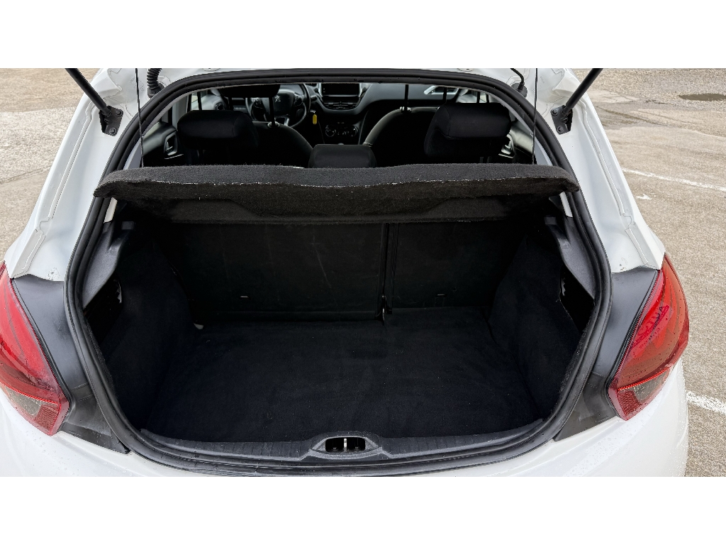 PEUGEOT 208 - vue 1
