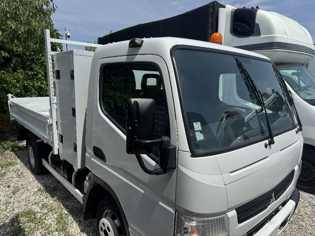 MITSUBISHI CANTER