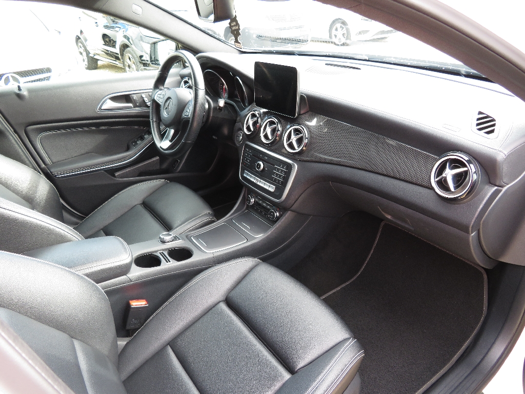 MERCEDES GLA