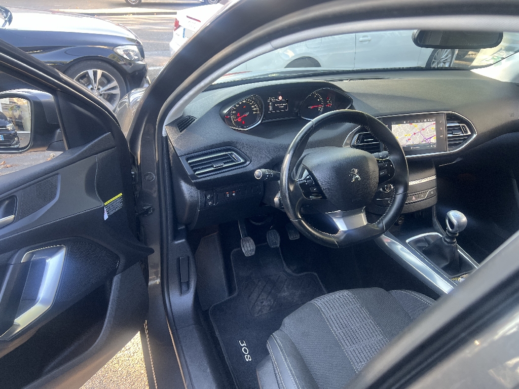 PEUGEOT 308 - vue 1