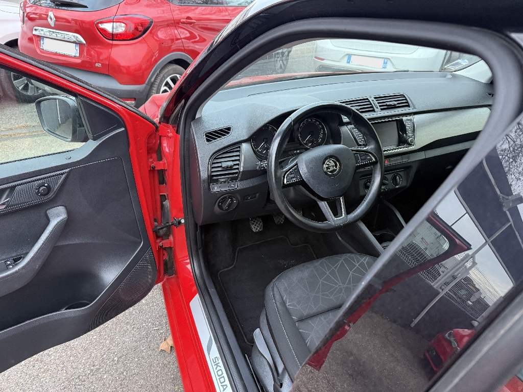 SKODA FABIA - vue 1