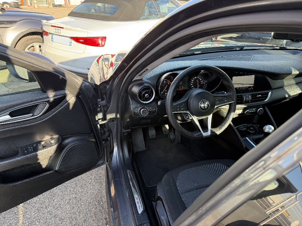 ALFA ROMEO GIULIA - vue 1