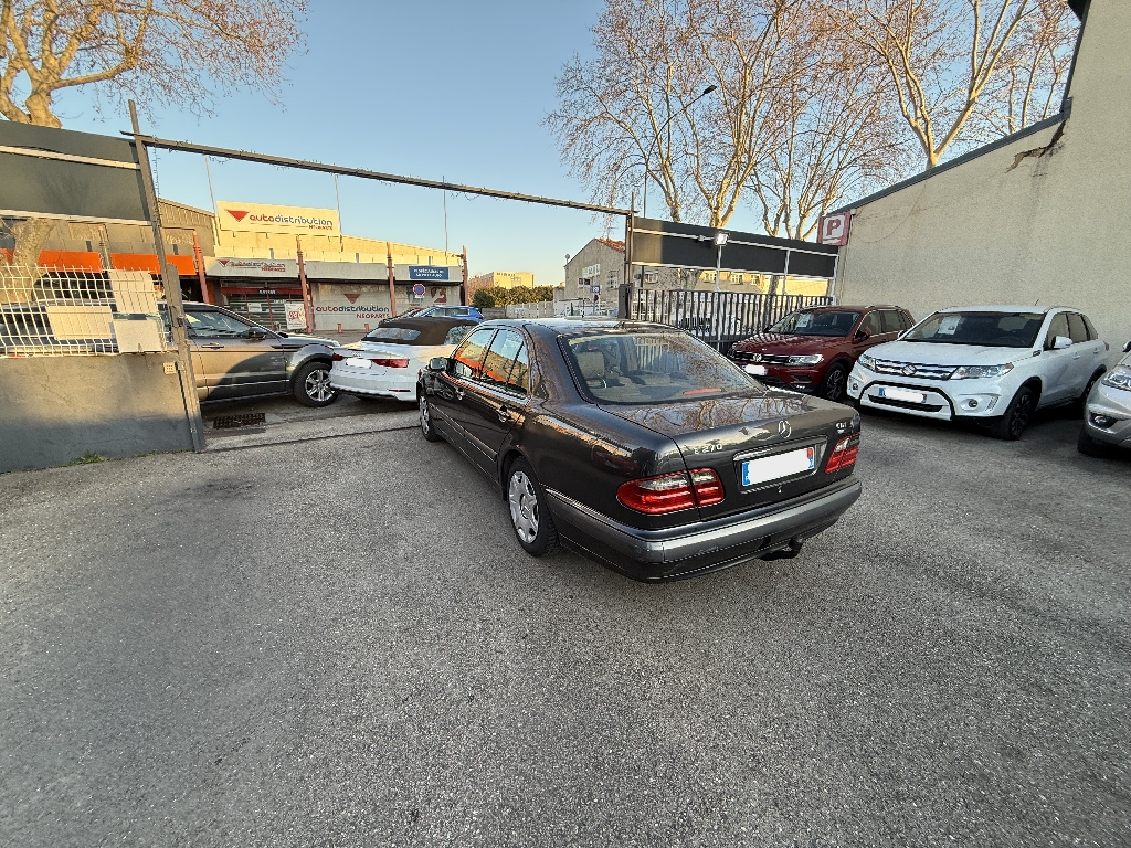 MERCEDES CLASSE E - vue 1
