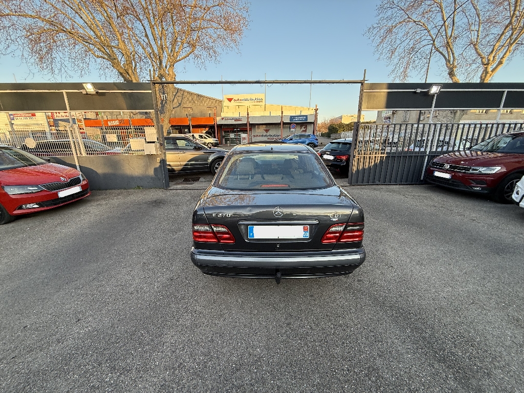 MERCEDES CLASSE E - vue 1