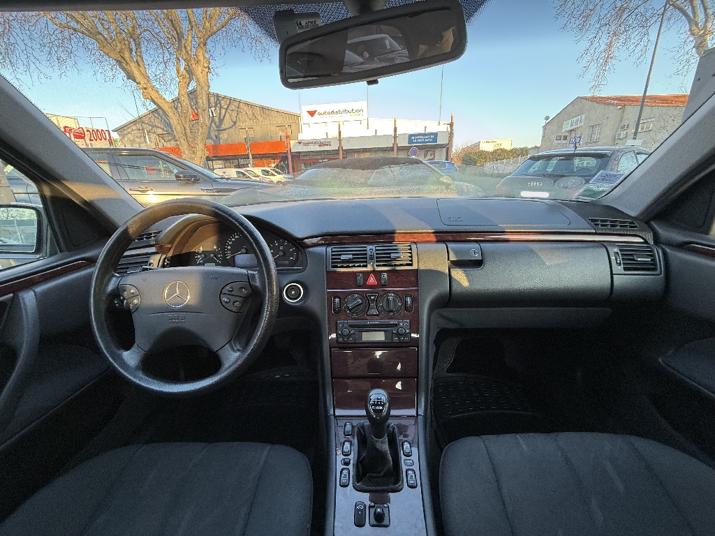 MERCEDES CLASSE E - vue 1