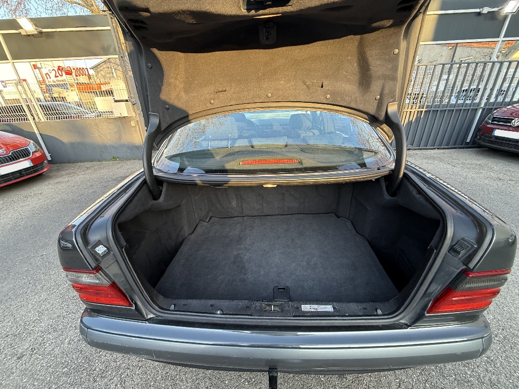 MERCEDES CLASSE E - vue 1