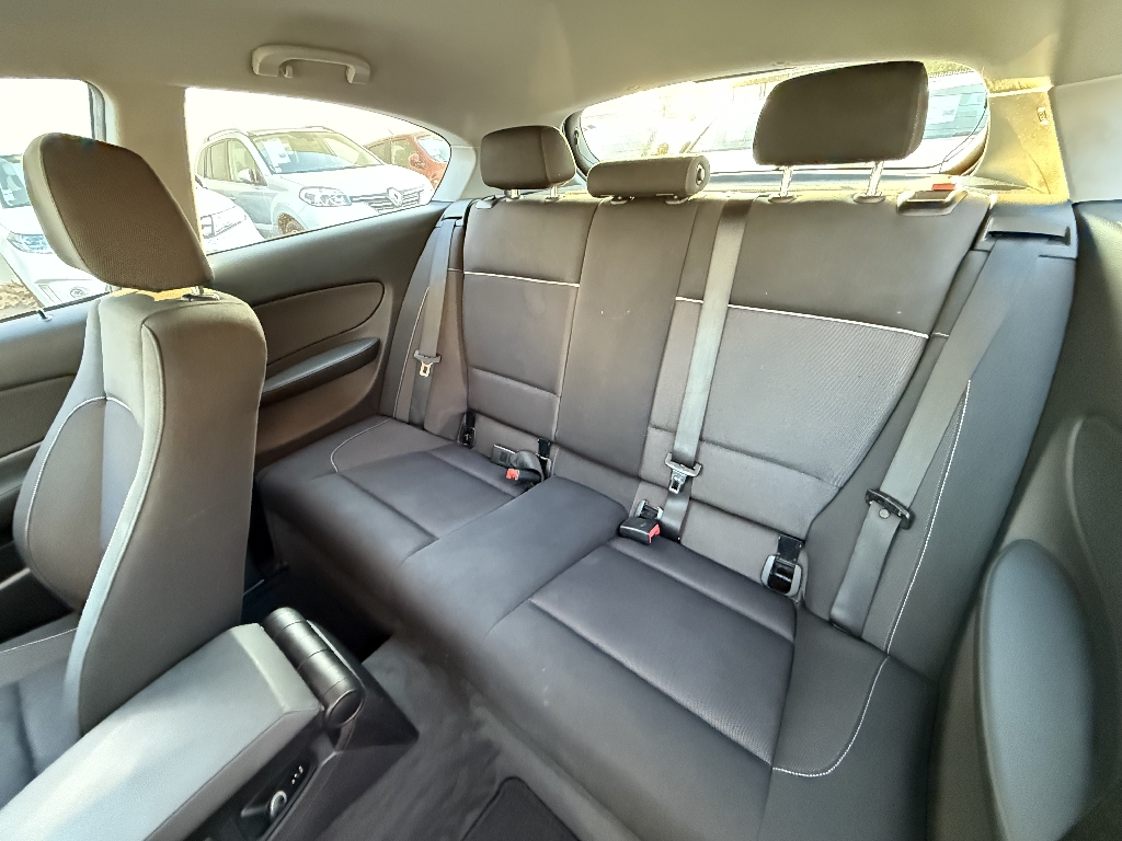 BMW SERIE 1 - vue 1