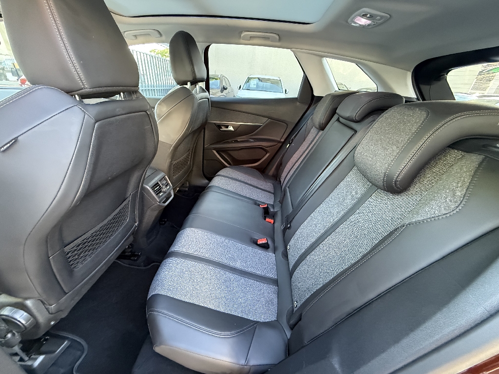 PEUGEOT 3008 - vue 1