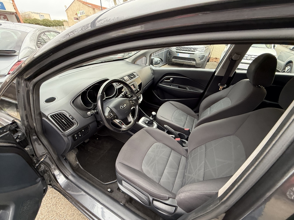 KIA RIO - vue 1