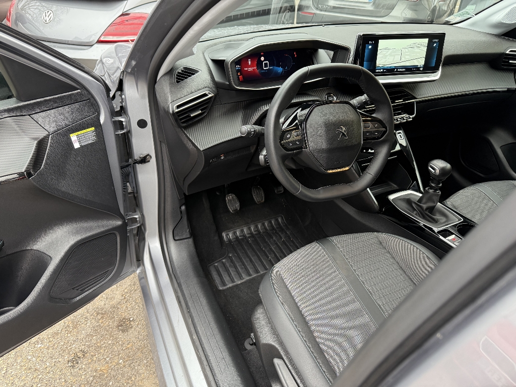 PEUGEOT 208 - vue 1