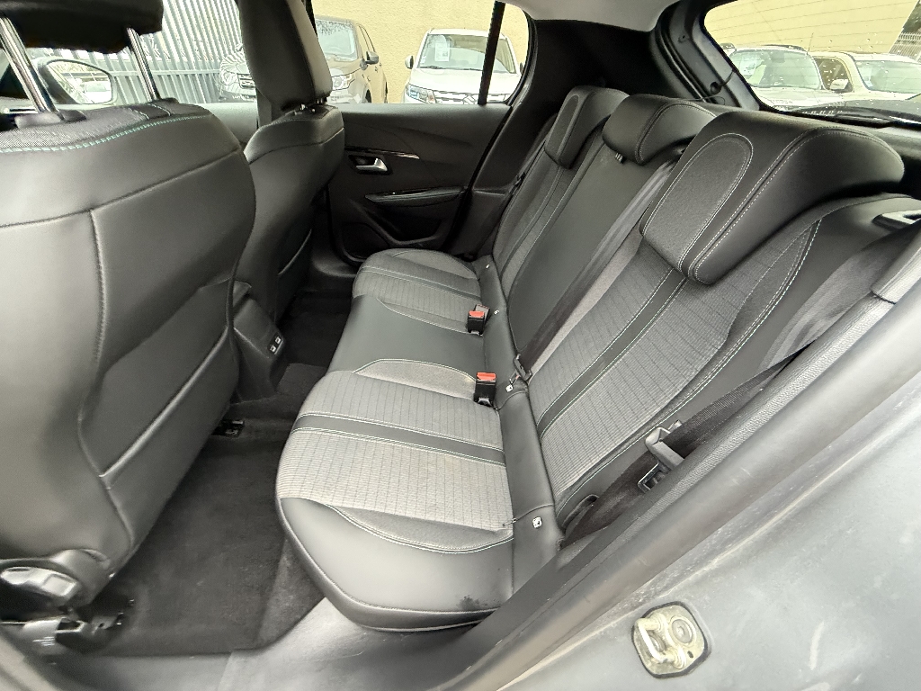 PEUGEOT 208 - vue 1