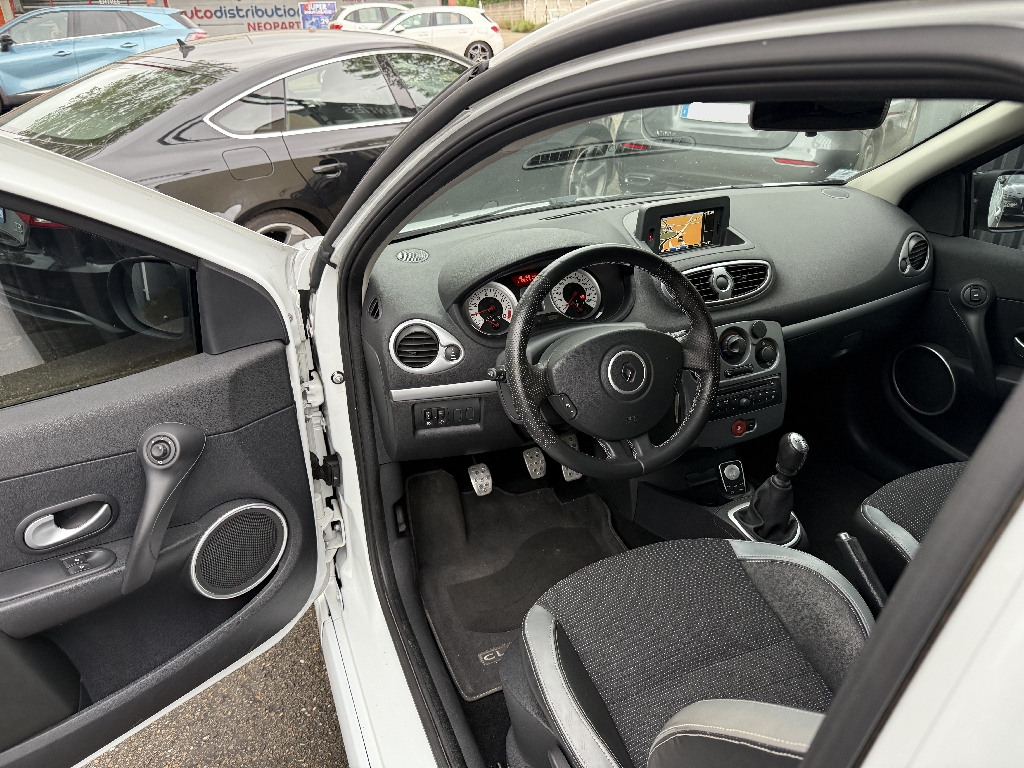 RENAULT CLIO III - vue 1