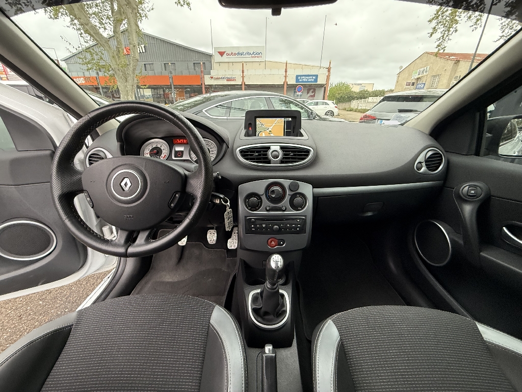RENAULT CLIO III - vue 1