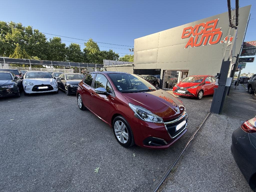 PEUGEOT 208