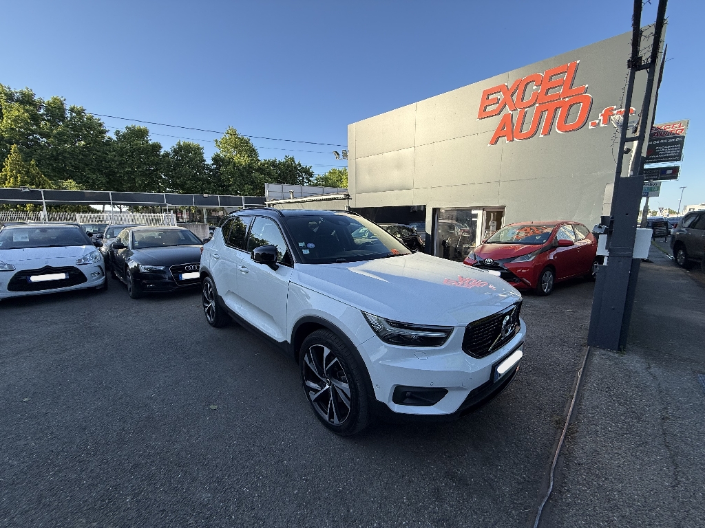 VOLVO XC40