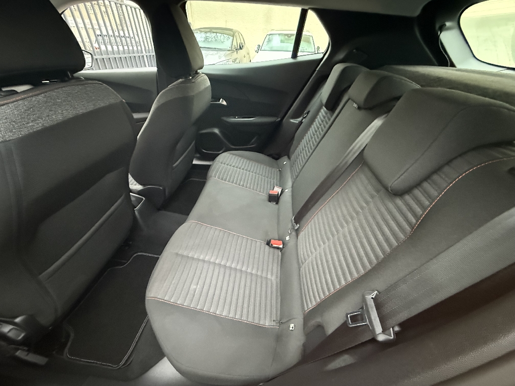 PEUGEOT 2008 - vue 1