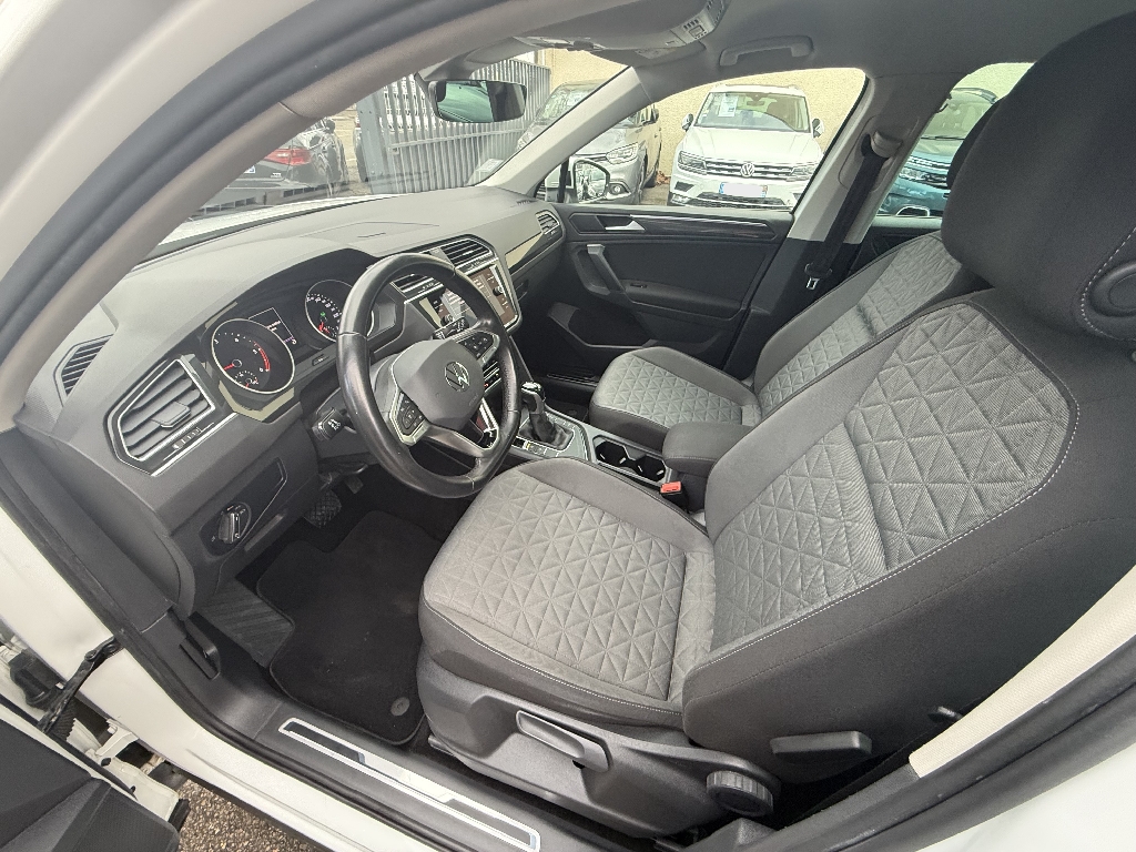 VOLKSWAGEN TIGUAN - vue 1