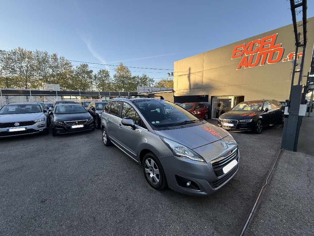 PEUGEOT 5008