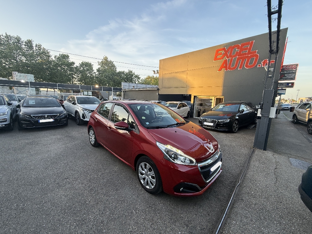 PEUGEOT 208