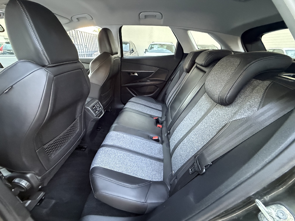 PEUGEOT 3008 - vue 1