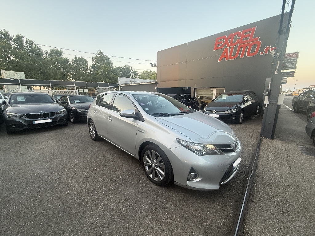 TOYOTA AURIS